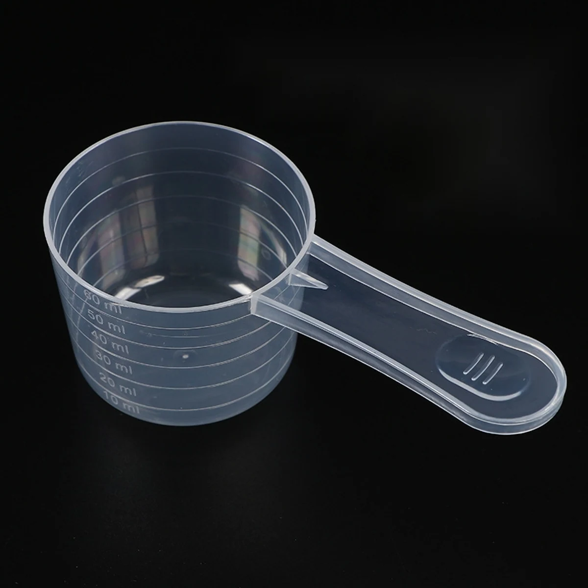 Medium graduated PP measuring cup with wide handle and visible mL scale